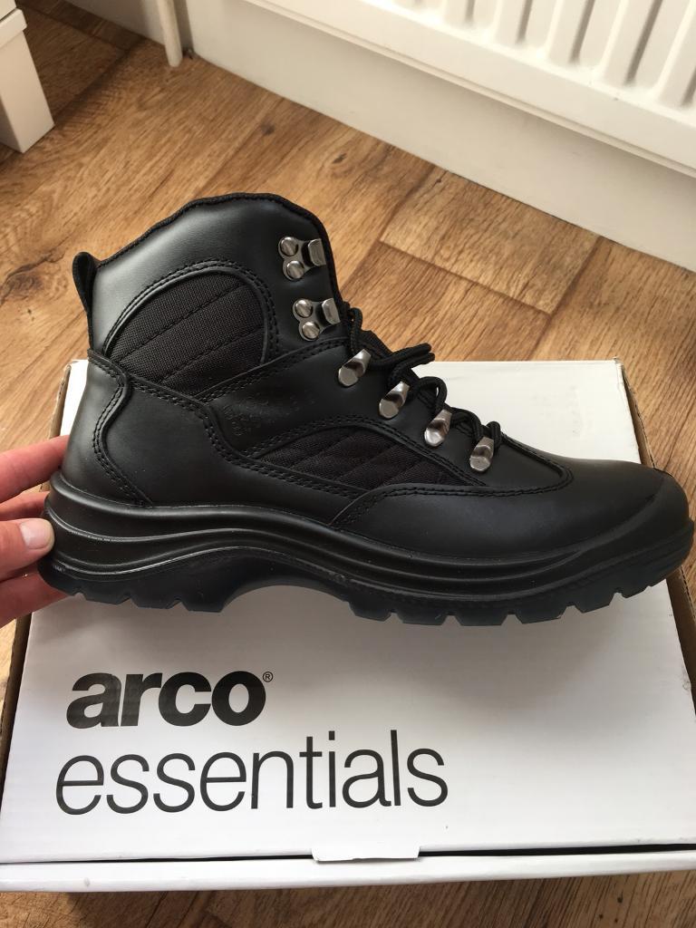 arco essentials boots